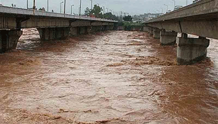 جھنگ شہرکوبچا لیا ،ریلوےبند کواڑایا دیاگیا، راوی اور دیگر دریاؤں میں خطرناک صورتحال،جھنگ شورکوٹ شاہراہ پر شگاف ڈال دیا