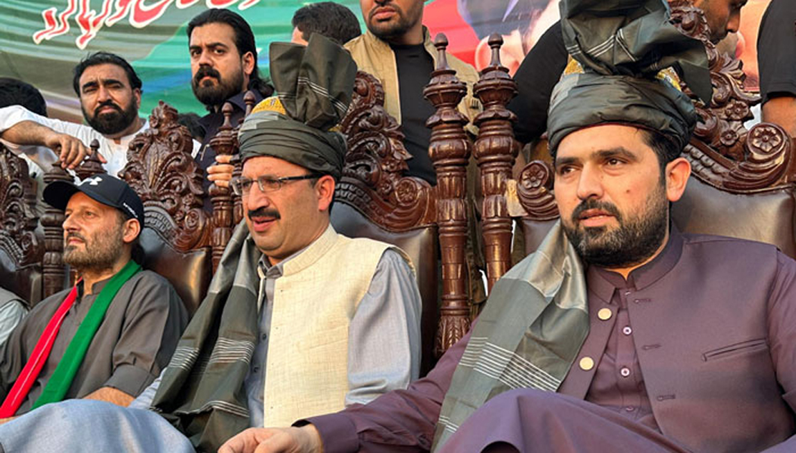 وزیراعلیٰ سہیل آفریدی اور جنید اکبر کا جارحانہ انداز، پی ٹی آئی میں خطرے کی گھنٹیاں بج گئیں