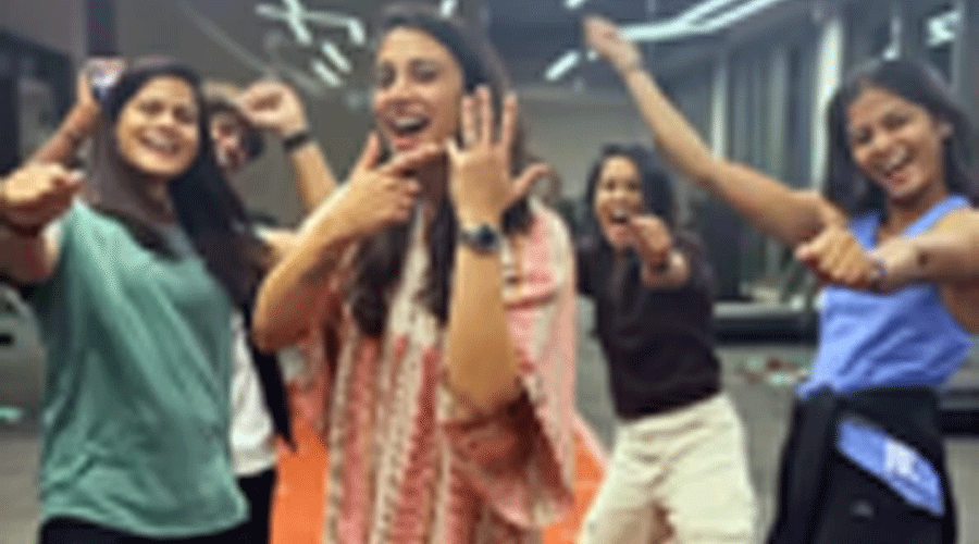 بھارتی ویمن کرکٹر سمرتی مندھانا نے منگنی کرلی