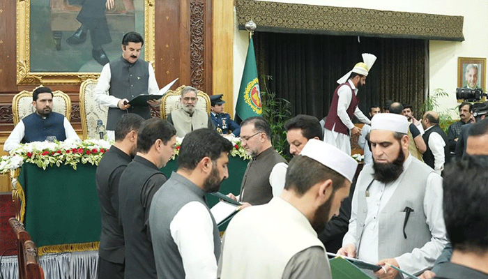 خیبر پختونخوا کابینہ نے حلف اٹھا لیا