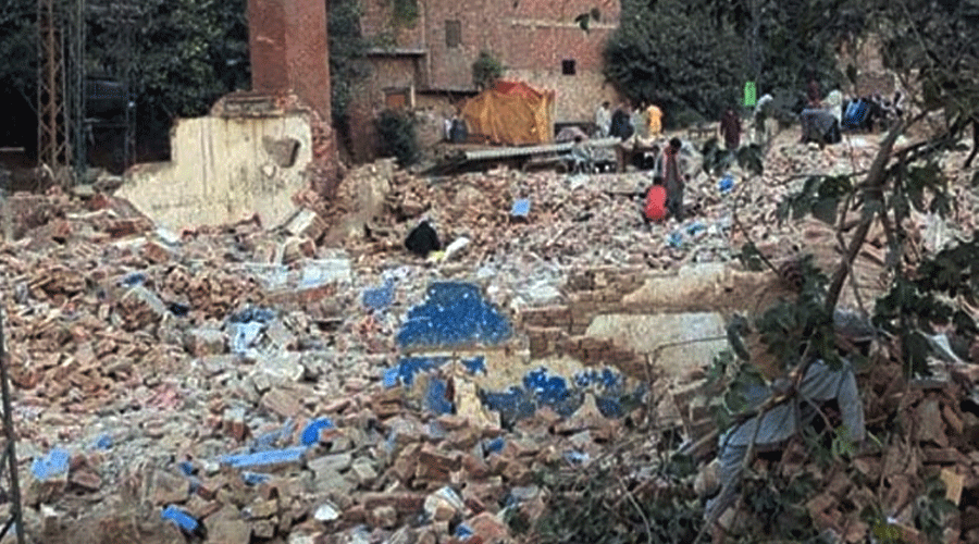 داتا دربار توسیعی منصوبہ: 30 سالہ پرندہ مارکیٹ مسمار