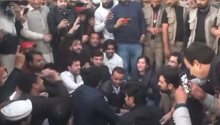 سہیل آفریدی نے اڈیالہ جیل کے باہر دھرنا دیدیا