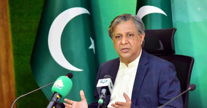 آرمی چیف کی مدت ملازمت کو نومبر 2027 تک قانونی تحفظ حاصل ہے،وزیرقانون