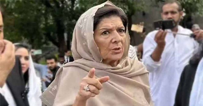 علیمہ خان اڈیالہ جیل کے باہر کارکنوں کے ہمراہ دھرنا، ڈٹ گئیں،گرم کپڑے لائے ہیں واپس نہیں جا ئیں گے