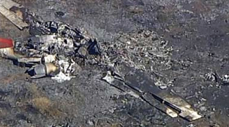 مسافر طیارہ گر کر تباہ، 11 افراد جاں بحق