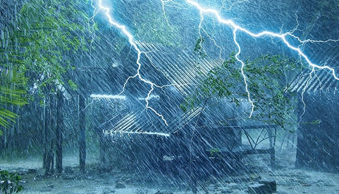 ملک کے مختلف شہروں میں موسلا دھار بارش،برفباری کا سلسلہ جاری،درجنوں فیڈرز ٹرپ کر گئے