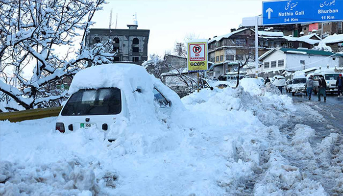 ملکہ کوہسار نے چاندی کی چادر اوڑھ لی، زندگی مفلوج ،سیاح شدید مشکل میں،ہائی الرٹ
